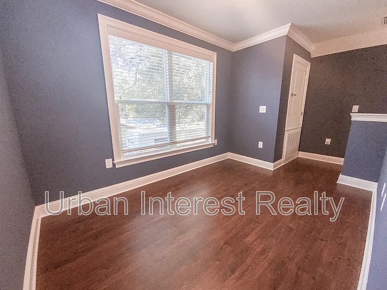 403 King St — Photo 12
