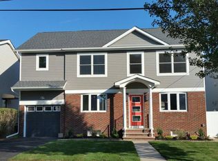 822 4th St, Secaucus, NJ 07094