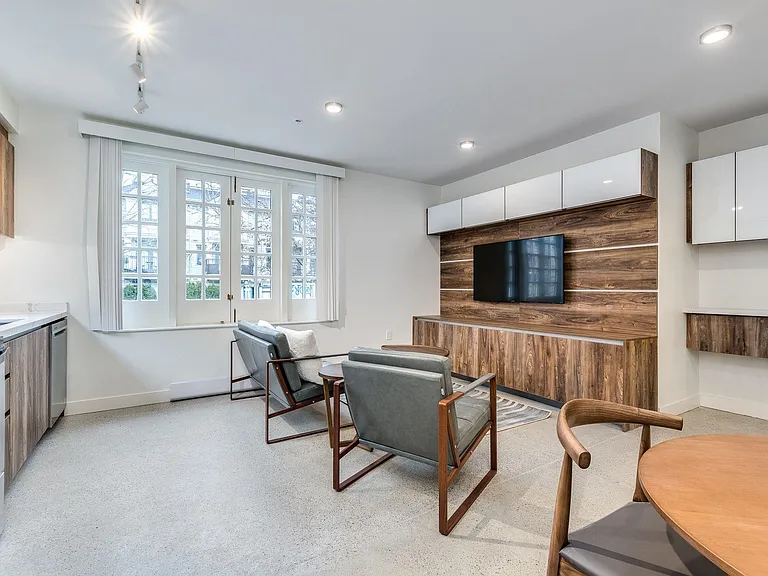 1170 Barclay St #107 — Photo 6