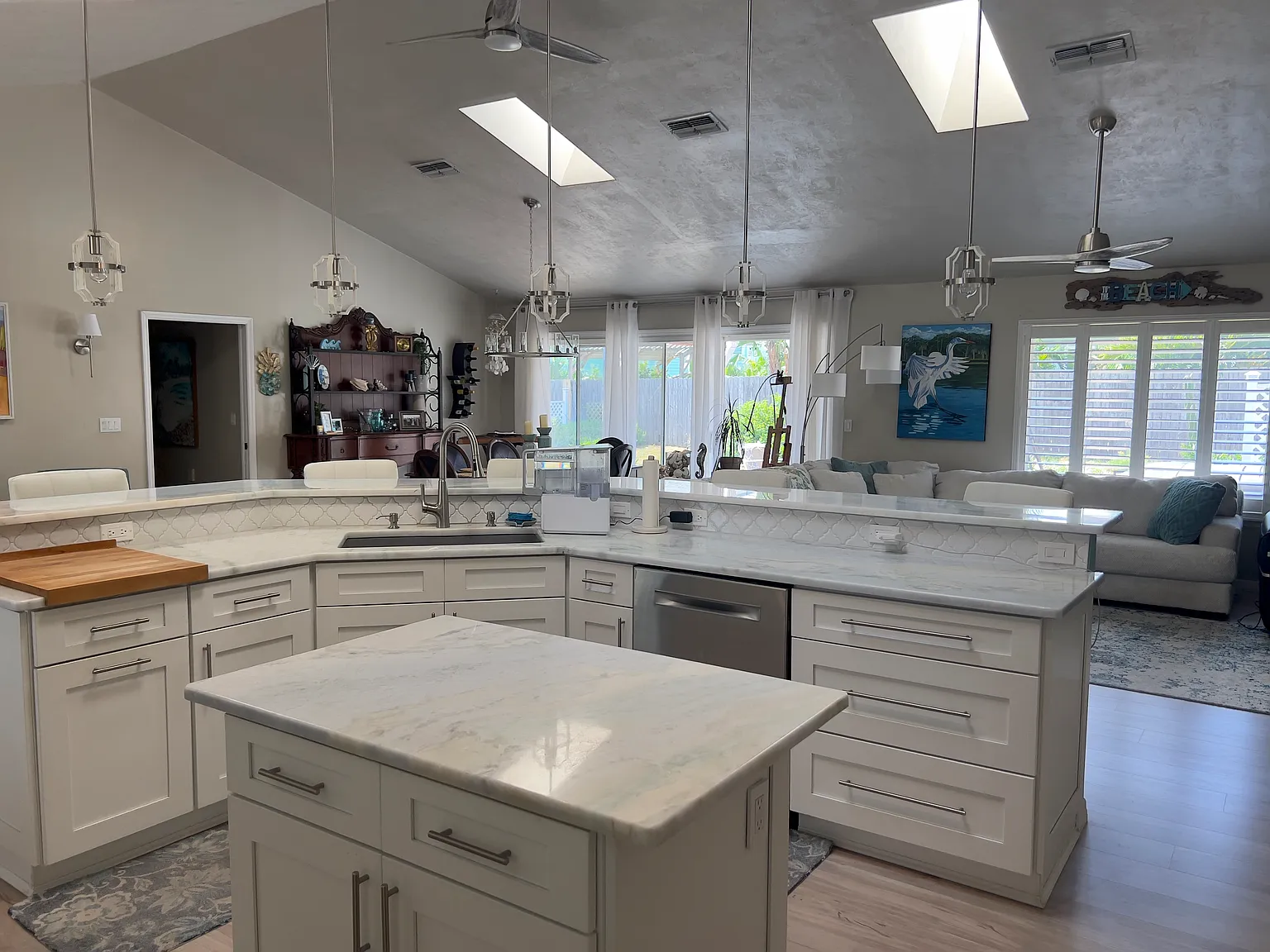 4 bed, 2224 sqft, $4,200 — Photo 4