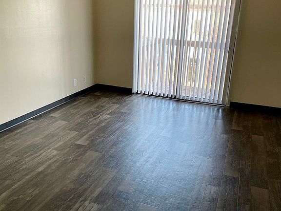 5th image of 1002-1004 S Mercer Ave