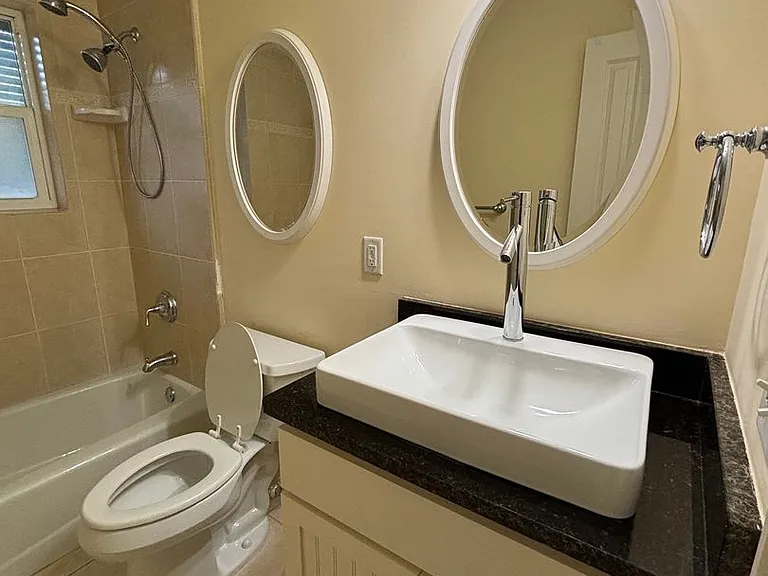 219 Oyster Point Dr — Photo 15
