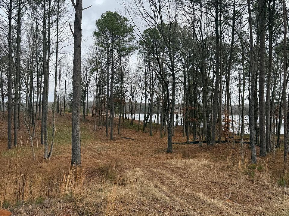 1st image of 17 Stately Oak Dr