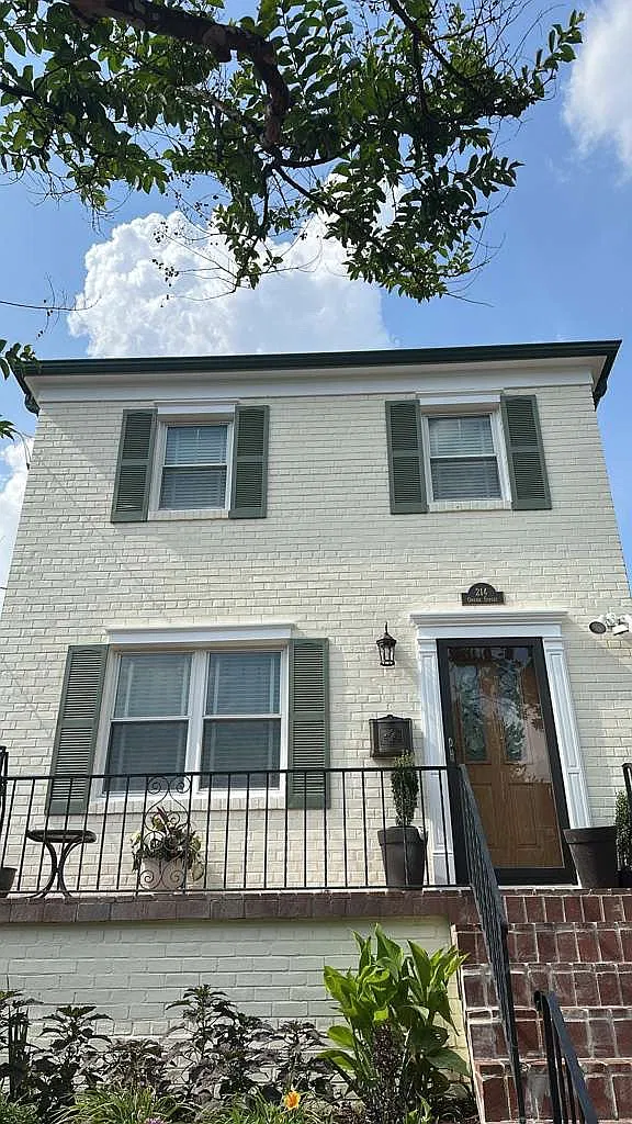 3 bed, 1760 sqft, $4,400 — Photo 2
