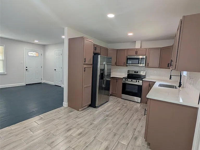 2800 Dalecrest Dr — Photo 2