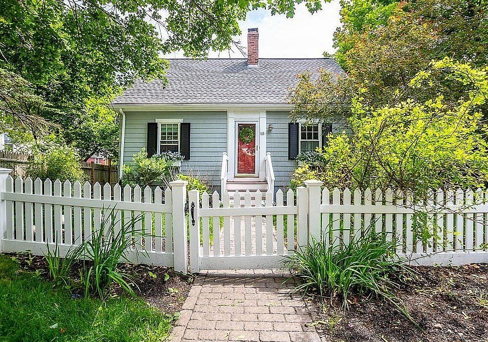 2nd image of 15 Arbor Ln