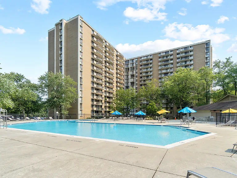 Westchester Tower Apartments — Photo 40