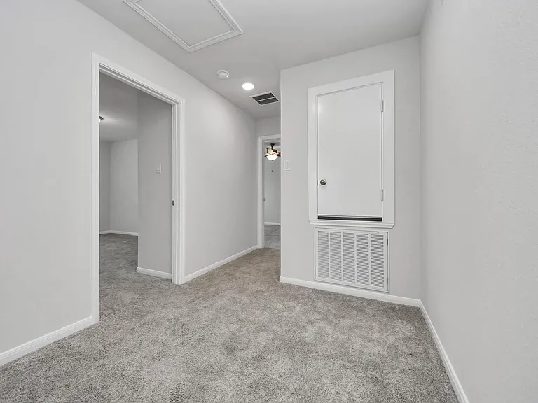 7027 Cedar Breeze Ct — Photo 22