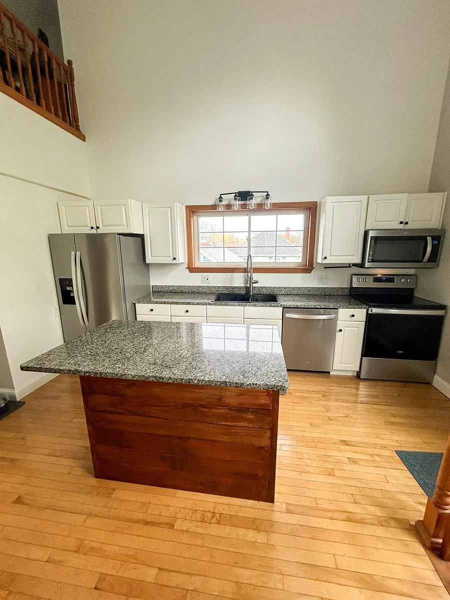 Building Photo - 1179 Washington Ave #2