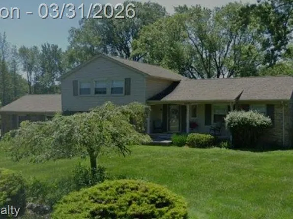 28347 Greenmeadow Cir E, Farmington Hills, MI 48334