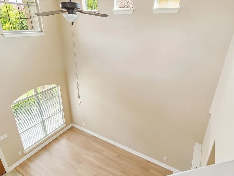 15528 Interlachen Dr — Photo 37