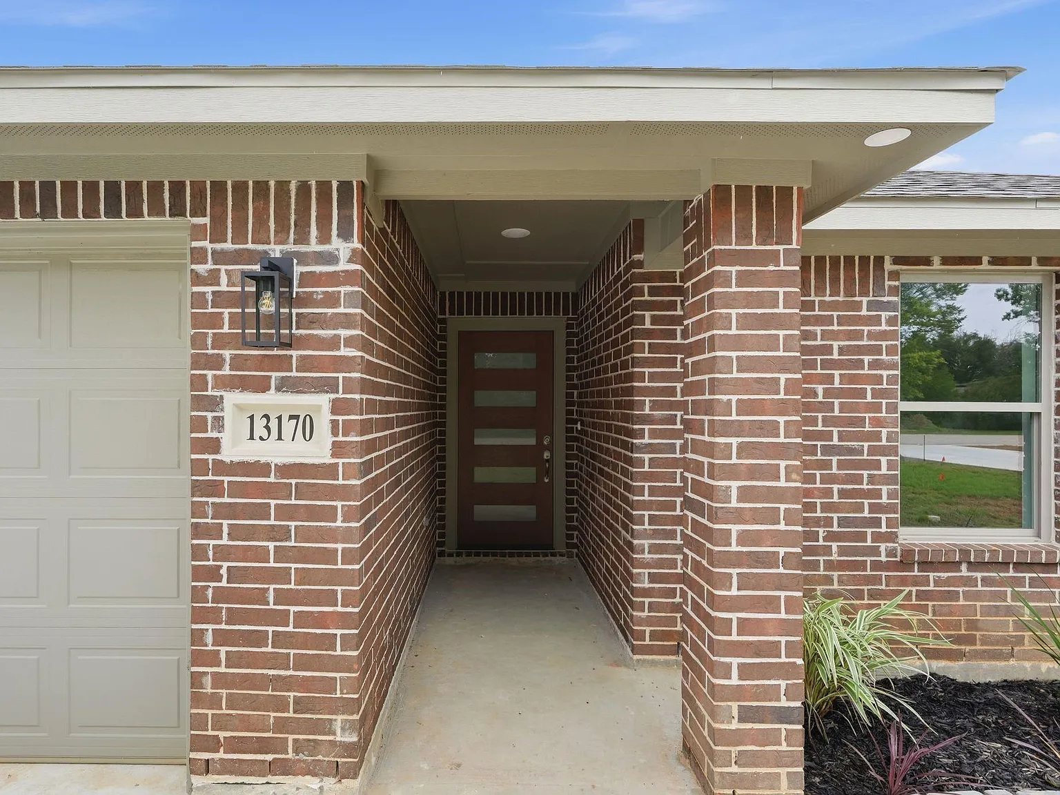 4 bed, 2.0 bath, 1638 sqft, $2,000 — Photo 4