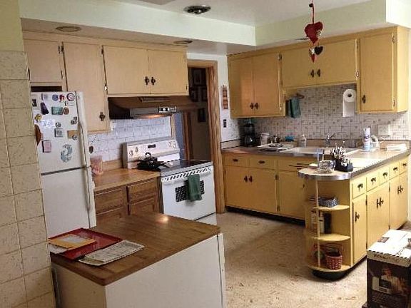 3rd image of 4241 Oakton St