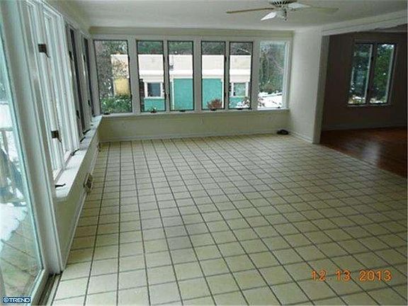 4th image of 1605 Sunset Ln
