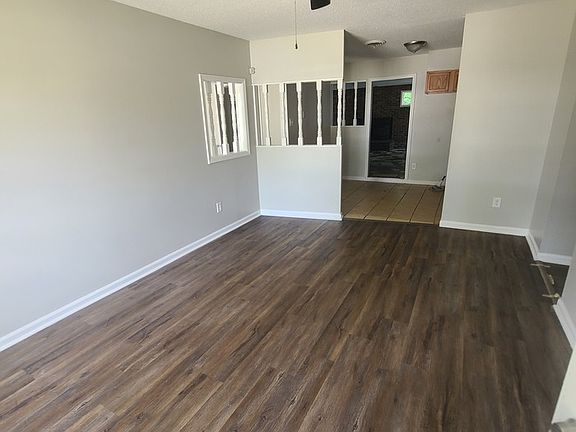 3rd image of 4029 Glenbrook St