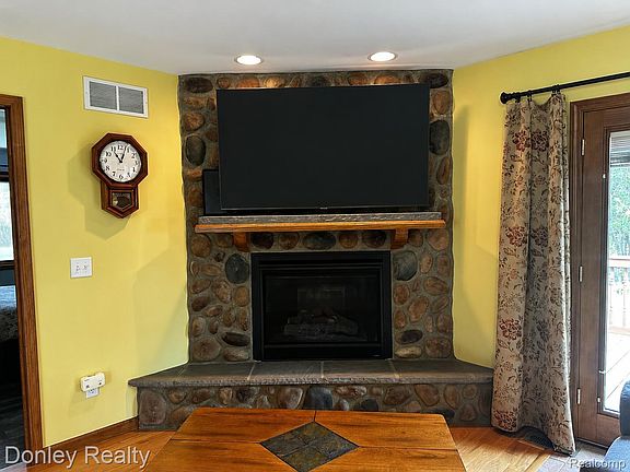 3rd image of 4528 W Sanilac Rd