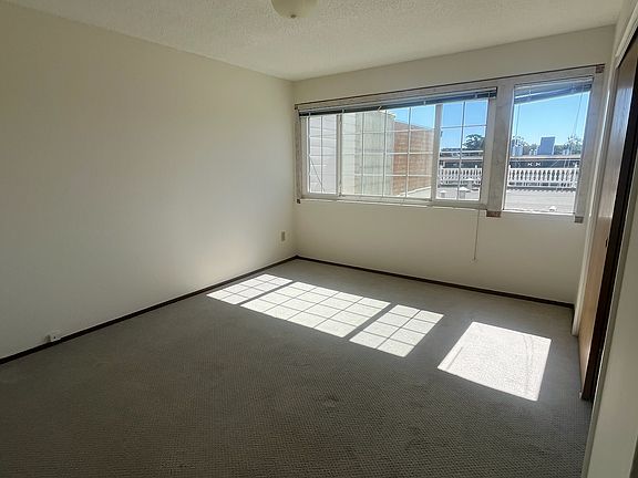 5th image of 3476 Sacramento St #301
