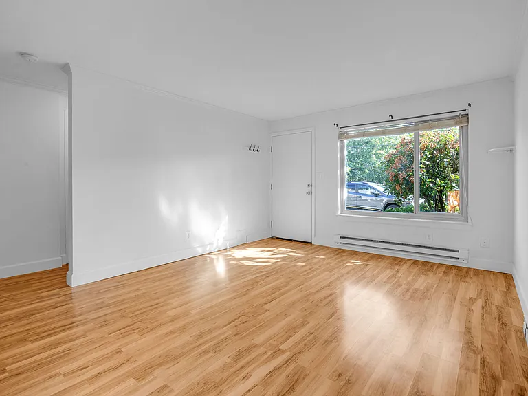 4451 Woodland Park Ave N #2 — Photo 2