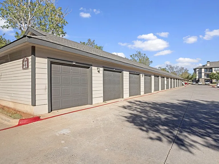 Stoneleigh on May Apartment Homes — Photo 16
