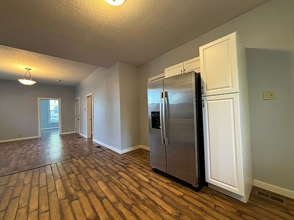 4th image of 421 Mount Ida St #1