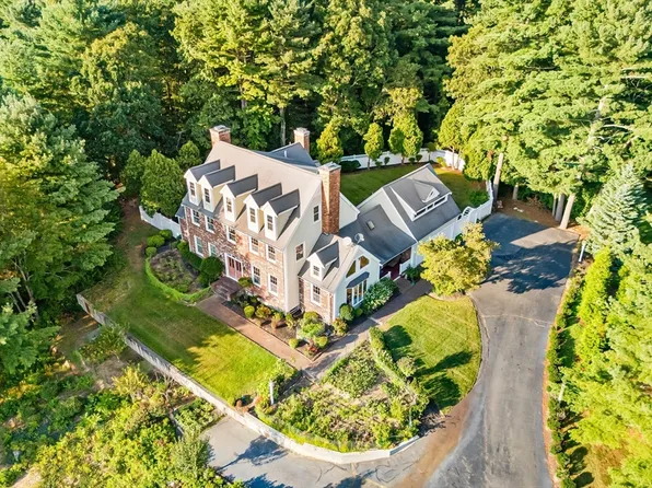 17 Old Landing Rd, Pembroke, MA 02359