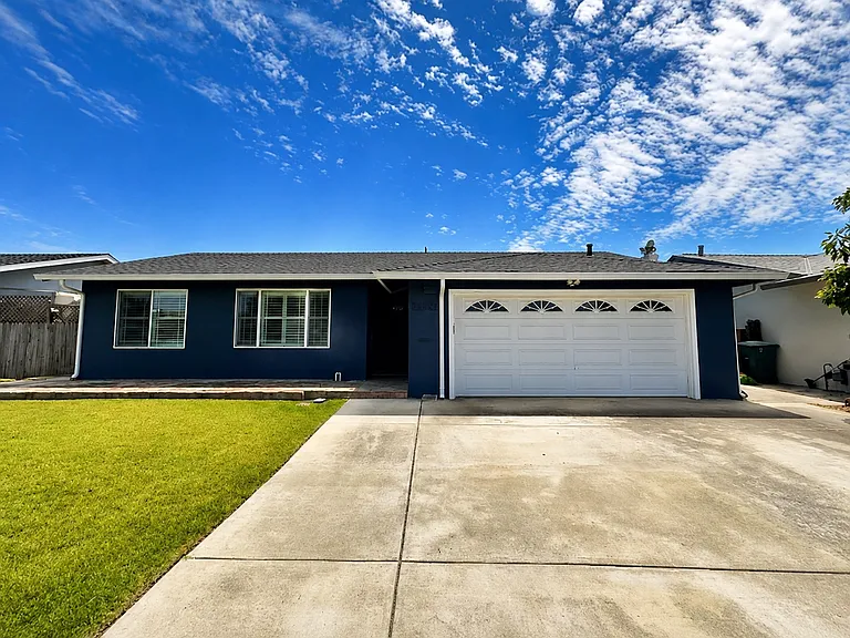 32223 Glenbrook St — Photo 1