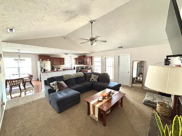2513 Hunting Bow Dr — Photo 2