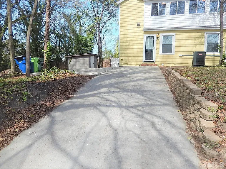 1015 Oberlin Rd — Photo 23