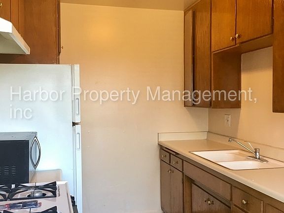 4th image of 216 N Western Ave