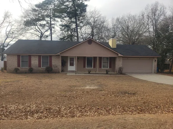 334 Woodberry Cir, Raeford, NC 28376
