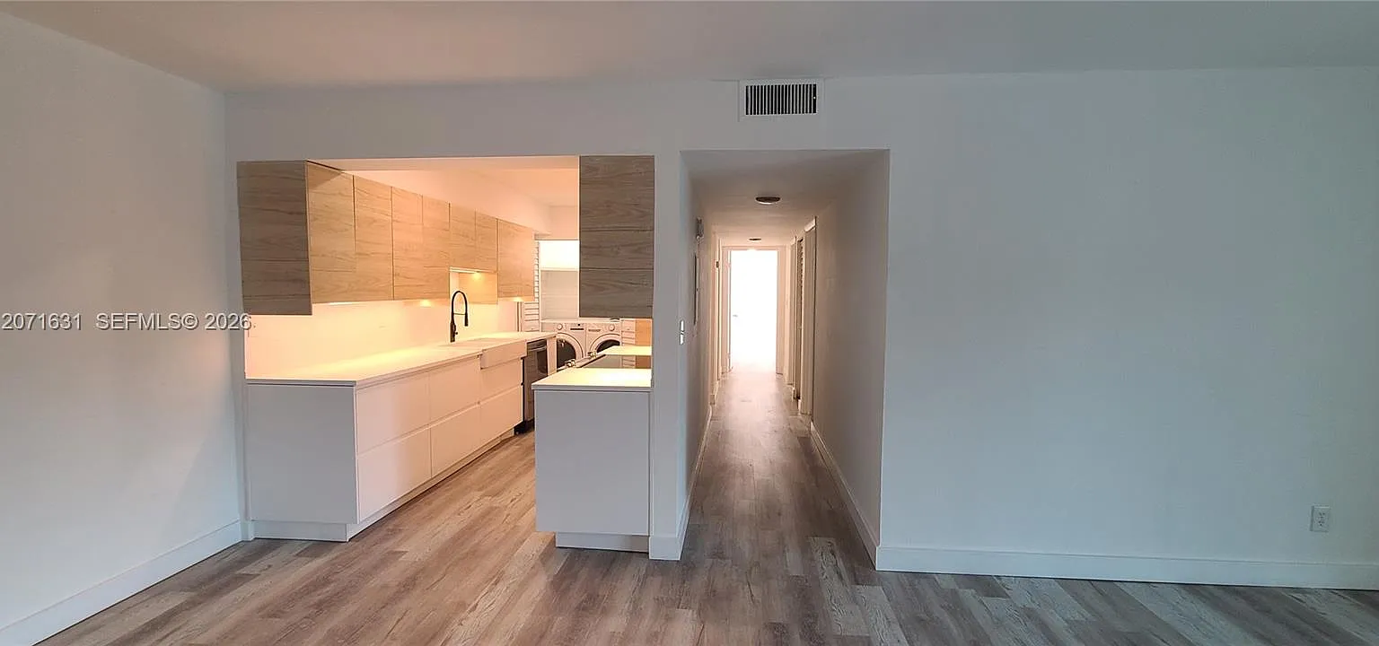 Oaks — Photo 3