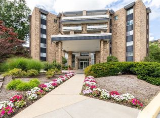 2112 Acacia Park Dr APT 209, Lyndhurst, OH 44124