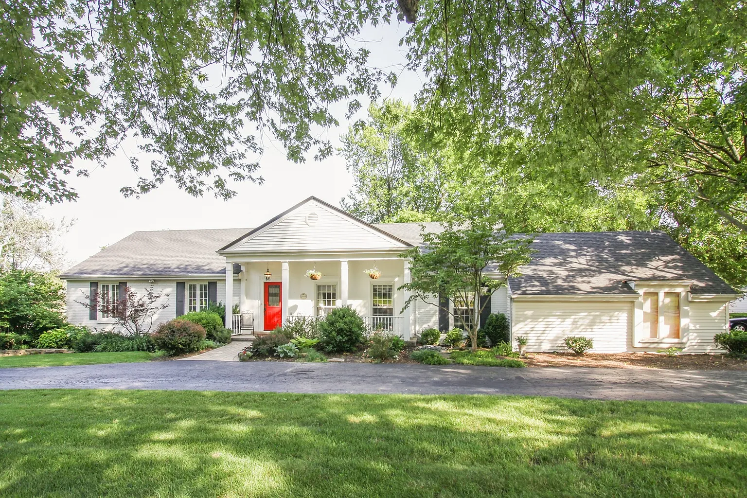 10S415 Glenn Dr photo 1