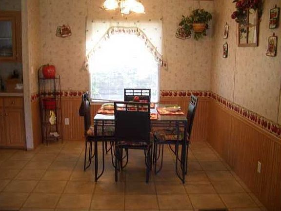 3rd image of 207 Bunte St