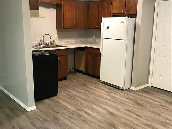 2nd image of 221 Brooke Lynn Dr APT 5