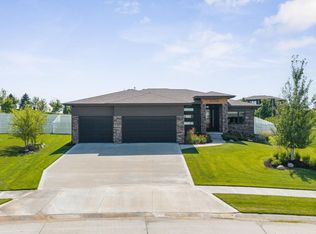 10514 S 103rd St, Papillion, NE 68046
