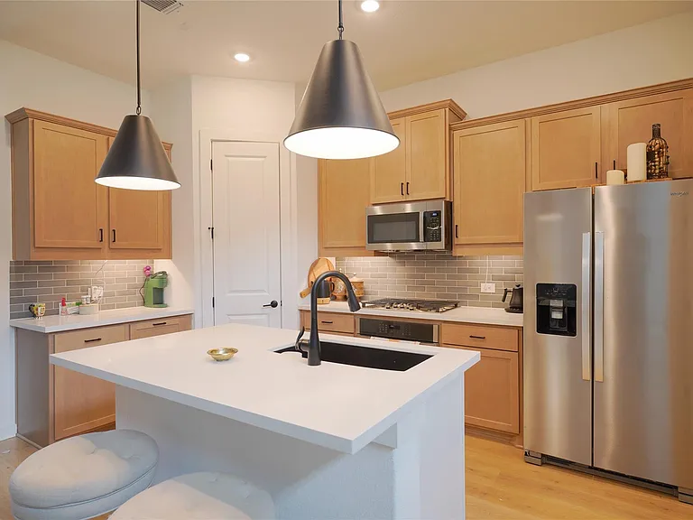 1250 N Roger Hanks Pkwy — Photo 3