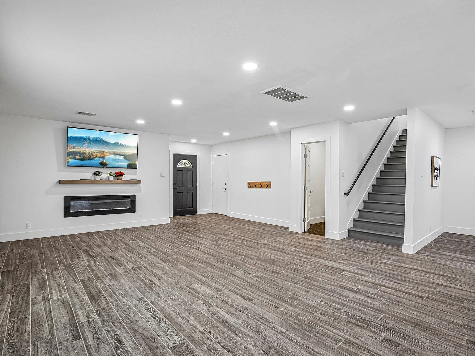 5 bed, 3.5 bath, 3646 sqft, $3,000 — Photo 3