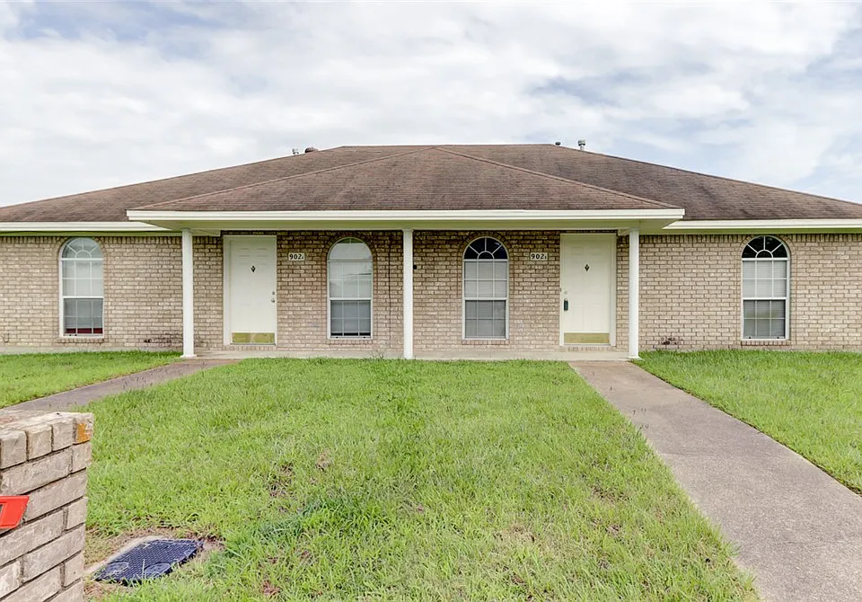 902 Kalanchoe Ct #A-B