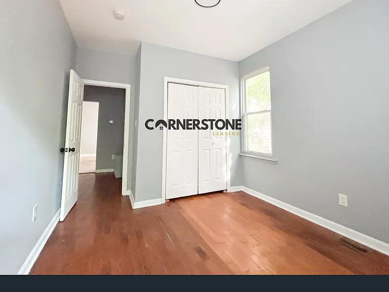 39 Seymour Ave — Photo 14