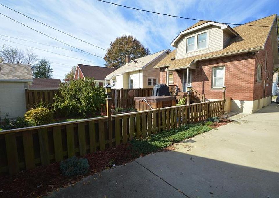 1st image of 626 Ervay Ave