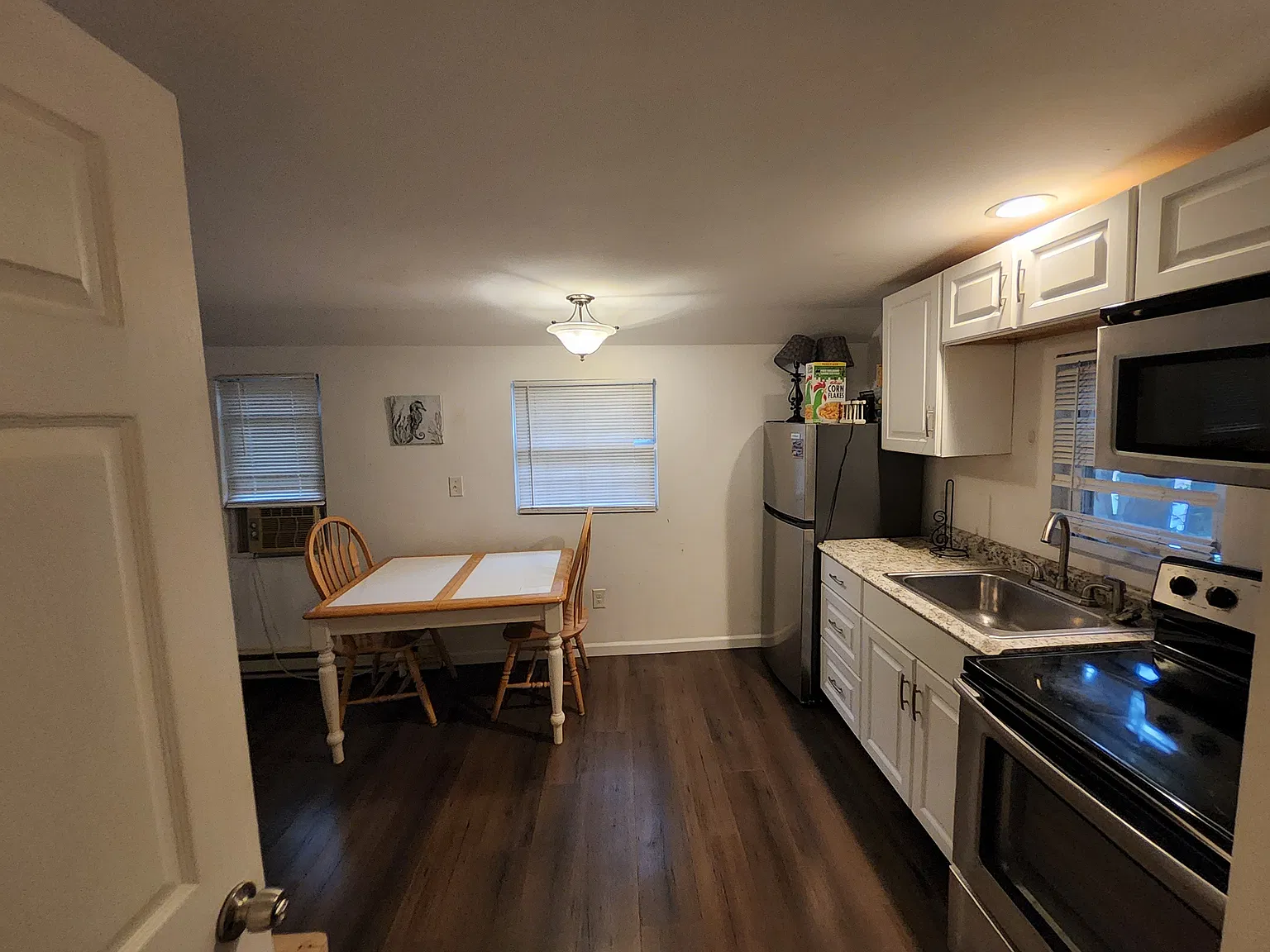 Studio, 400 sqft, $950 — Photo 3