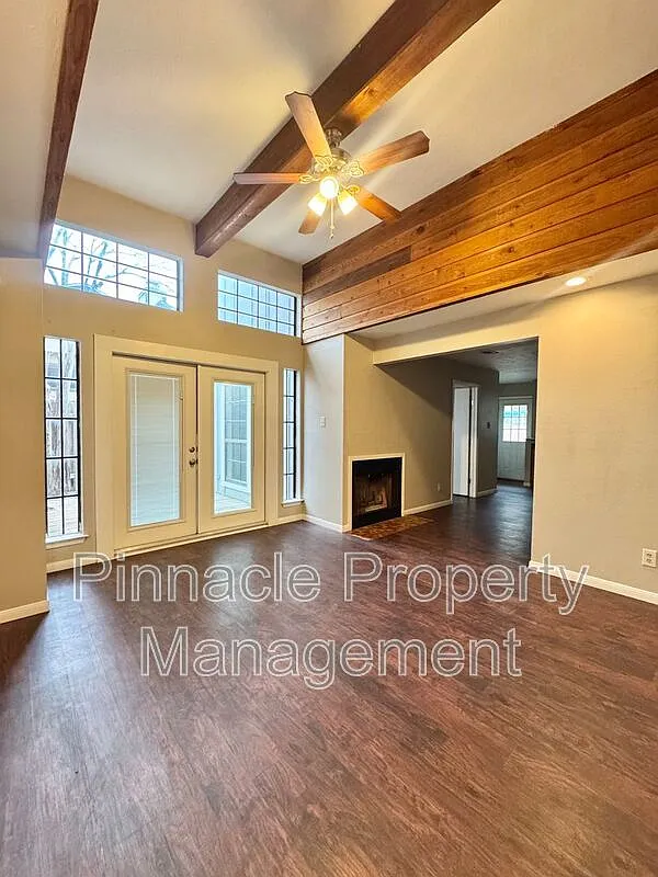 3 bed, 2.0 bath, 1249 sqft, $1,375 — Photo 3