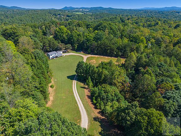 3rd image of 4022 Reed Creek Dr