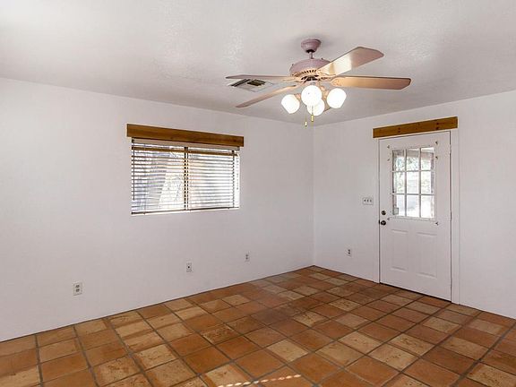 4th image of 1124 E Manor Dr