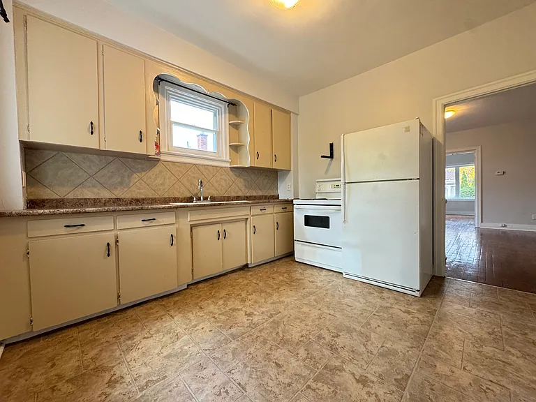 26 Eastchester Ave #1 — Photo 10