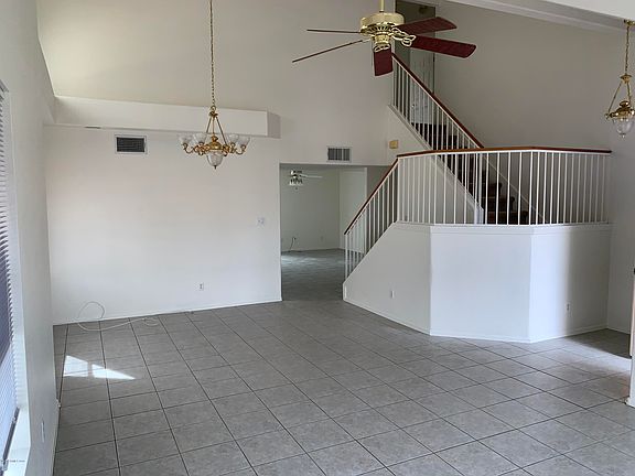 4th image of 2792 Thunderbird Dr