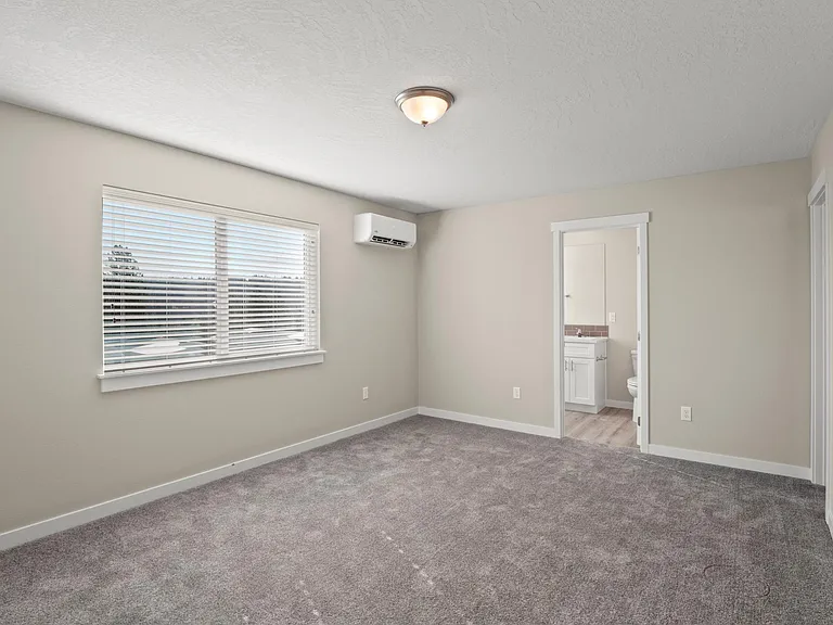 1648 S Cochran St — Photo 17