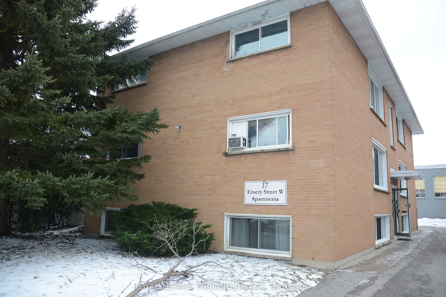 17 Emery St W photo 1