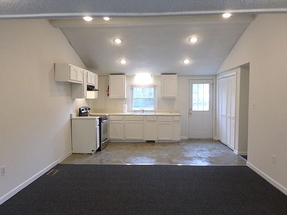 Lining room to Kitchen